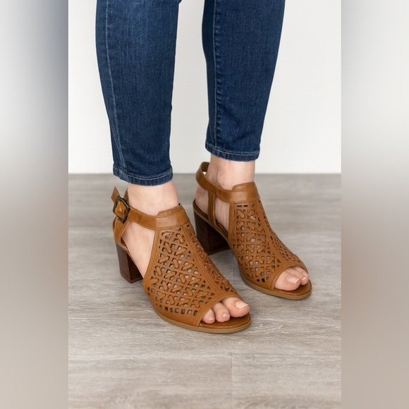 Franco Sarto Harlet3 Leather Cut-Out Sandals Brown Size 7.5M Block Heel - Picture 1 of 7